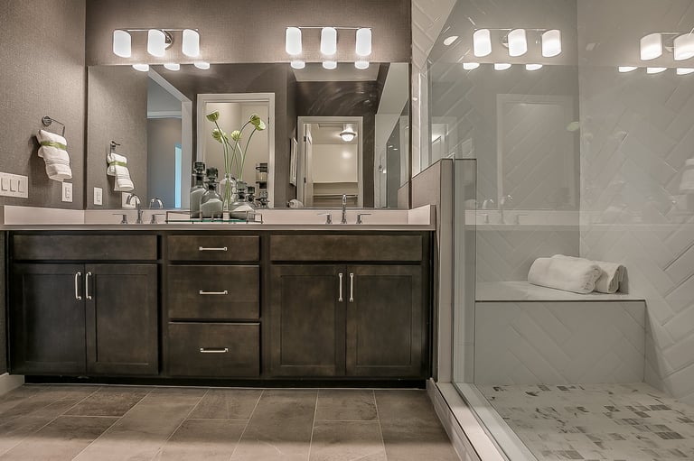 Large bright shower with bench